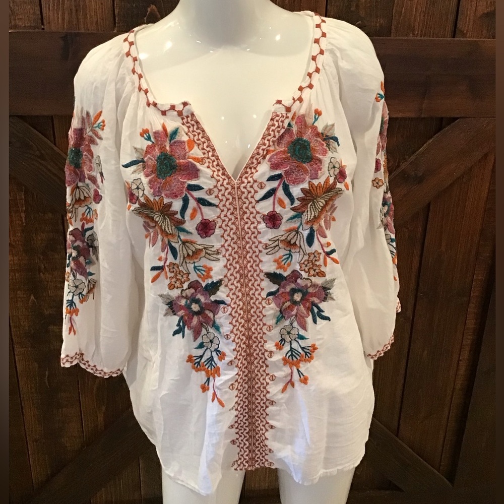 Johnny Was White 3/4 sleeve Tunic with Multicolor Embroidery